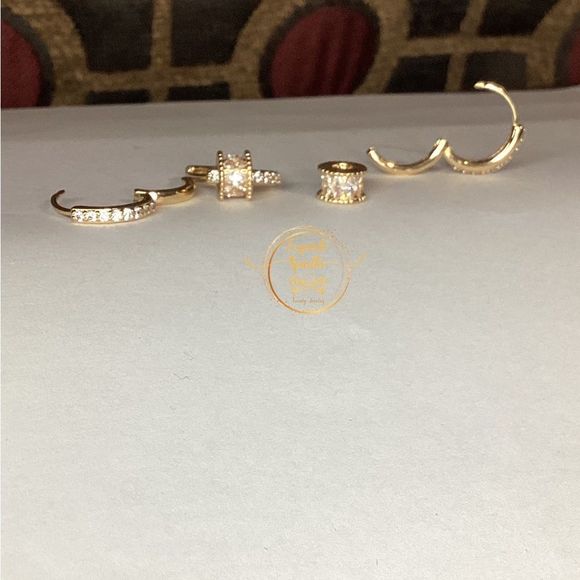 ⭐️10k Gold Plated Petite CZ Diamond Barrel Huggies💖 - Picture 13 of 15